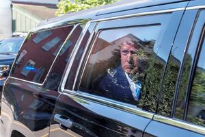 El expresidente Donald Trump llega al Club del Capitolio, el jueves 13 de junio de 2024, en Washington. (AP Foto/Jacquelyn Martin)