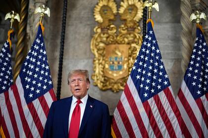 El expresidente Donald Trump pronuncia un discurso desde Mar-a-Lago, el lunes 4 de marzo de 2024, en Palm Beach, Florida. (AP Foto/Rebecca Blackwell)