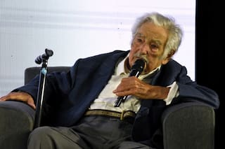 Increpan a Mujica en un evento por los 40 años de democracia en Uruguay: “Hay militares yendo a la cárcel sin ninguna prueba”