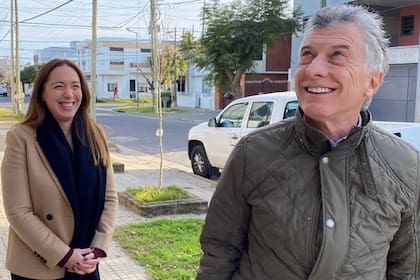 El expresidente Mauricio Macri y la exgobernadora María Eugenia Vidal a los timbreos en La Plata