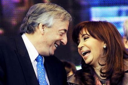 el expresidente Néstor Kirchner y su esposa, la expresidenta y actual vicepresidenta Cristina Fernández 