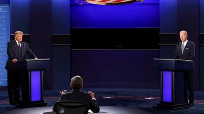 El expresidente republicano Donald Trump en un debate contra el actual presidente Joe Biden 