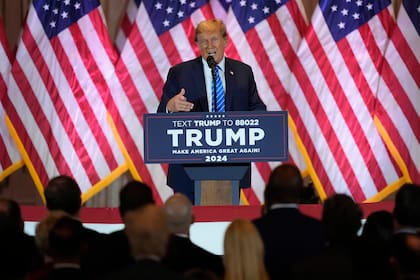 El expresidente y virtual candidato republicano a la presidencia Donald Trump habla en la noche electoral del Supermartes, el martes 5 de marzo de 2024 en Mar-a-Lago, Palm Beach, Florida