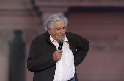 El exsindicalista cuestionó en duros términos al Frente Amplio y a "Pepe" Mujica. 