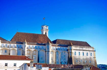 El exterior de la Universidad de Coimbra donde se encuentra la Biblioteca Joanina.