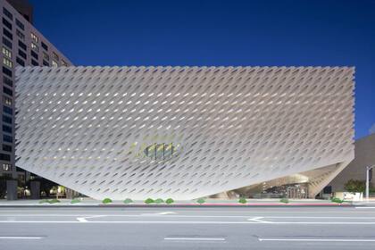 El exterior del Broad, un museo financiado con fondos privados en el centro de Los Ángeles