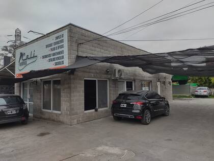El exterior del local Cali Autodetalles , ubicado en Pilar