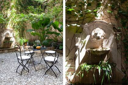 El exterior se pobló con alocasias y palmeras. En el medio, un juego de mesa y sillas Quilmes de hierro y cactus (Pasionarias del Bajo).