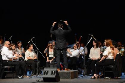 El extracto interpretado por los músicos se titula “Hacia el mañana (Tomorrow is today)”, y forma parte de un oratorio ecológico llamado “El Colibrí”