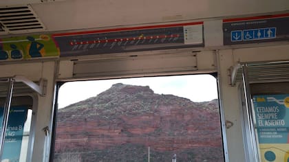 Las unidades todavía muestran la cartelería que exhibían en 2016