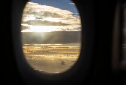 El extraño fenómeno en las cabinas de los aviones se presenta comúnmente en los veranos calurosos