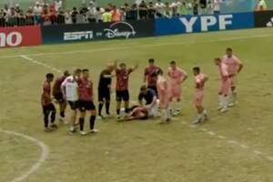 Copa Potrero: Nicolás Bertolo sufrió un duro choque, quedó inconsciente y tuvo que ser retirado en camilla