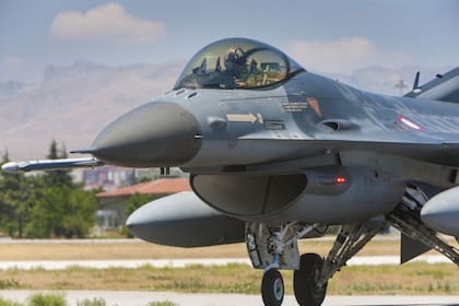 El F-16 Fighting Falcon, fabricado por la multinacional de defensa Lockheed Martin.