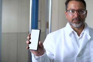 La fábrica de vidrio que es clave en el celular moderno, y será fundamental para el futuro de la IA