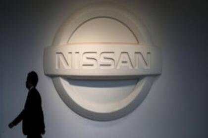 El fabricante japonés de automóviles Nissan hizo públicos este jueves sus peores beneficios de la última década y anunció drásticas medidas de reducción de plantilla