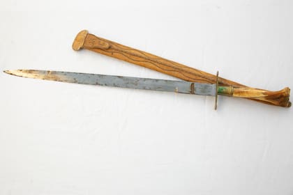 El facón de Casa Atahualpa (ubicada en Tandil, es una de las más reconocidas en diseño de cuchillos artesanales) que el cantor llevaba en su cintura al momento de su muerte. 
