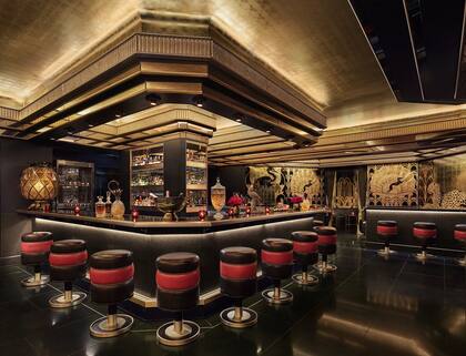 El Faena Miami Beach, ubicado en el corazón de Miami Beach, y el cual combina un diseño suntuoso con un arte notable y el cálido espíritu de Sudamérica que emana de la propiedad