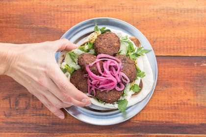 El falafel, uno de los platos callejeros que más sale en el foodtruck.