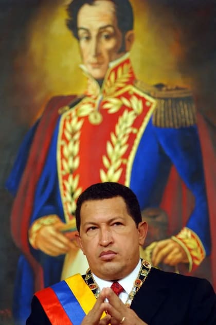 El fallecido Hugo Chávez fue uno de los que se hizo eco de la tesis de la supuesta pobreza en la que murió el Libertador en Colombia