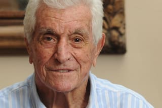 Amadeo. No murió, simplemente voló hasta el cielo para hacer otra revolución