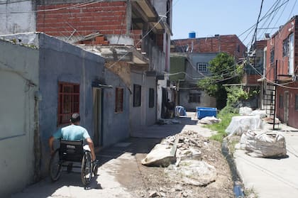 El fallo judicial ordena despejar de escombros y nivelar calles y pasajes de Ciudad Oculta