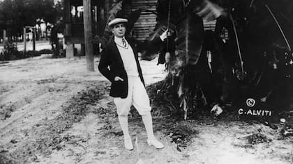 El famoso estafador italiano Carlo Ponzi dio nombre al "esquema Ponzi", una modalidad de estafa que, según las autoridades peruanas era la que practicaba CLAE.