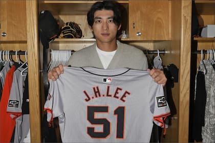 El famoso jugador de los San Francisco Giants fue detenido tras olvidar sus documentos en Corea del Sur