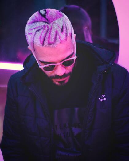 El fan de Tini Stoessel que se tiñó el nombre de su ídola en el pelo (Foto: Instagram @essoloemilio)