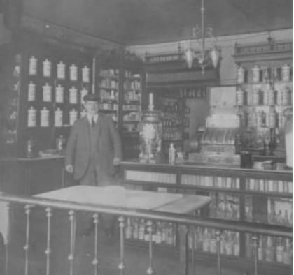 El farmacéutico Nemesio López Caro fue el que creó la loción anticanas en Galicia, en el año 1902