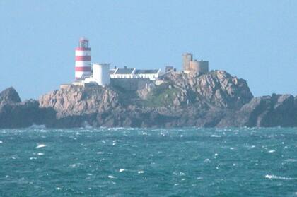 El faro de Casquets, donde tuvo el último contacto la avioneta que trasladaba a Sala