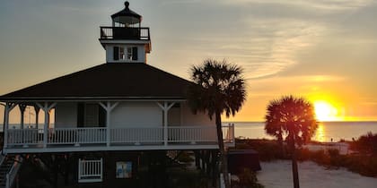 El faro de la isla es uno de sus principales atractivos