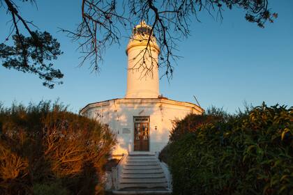 El faro fue construido en 1887 y fue el primero del país ubicado en territorio continental.