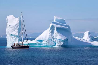 El fascinante viaje hasta Ilimanaq zigzaguea a través de un laberinto de imponentes icebergs.