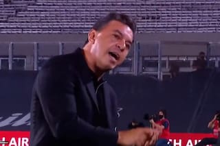 “Dejá que yo te los anoto”. El fastidio de Gallardo con el juez de River-Racing