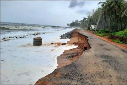 El fenómeno climático provocó el derrumbe de las casas en Carolina del Norte a través de la erosión costera