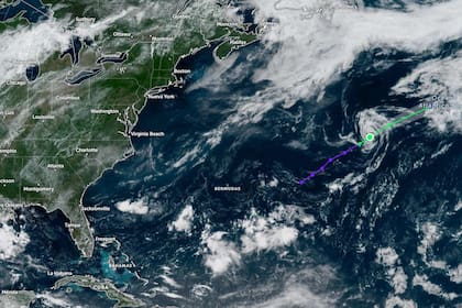 El fenómeno fue notificado el 23 de junio por el NHC bajo el nombre "Invest 90L"