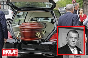 El féretro de Alberto Dodero -quien murió el jueves 19 de octubre a los 80 años- llegó al Cementerio de la Recoleta el sábado al mediodía. Sus familiares y amigos le rindieron un homenaje con emotivos mensajes y flores blancas.