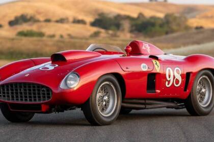 El Ferrari 410 Sport Spider by Scaglietti de 1955 se vendió por poco más de 22 millones de dólares