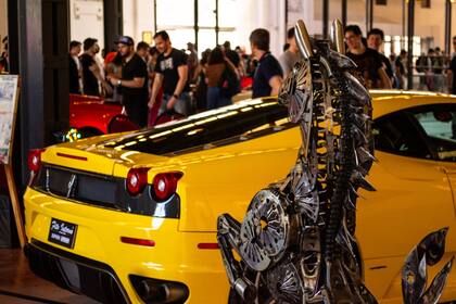 El Ferrari 430 GTB Giallo Modena en una exposición anterior de La Mashin
