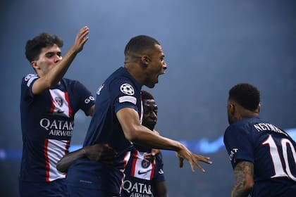 El festejo colectivo de PSG después de anotar el primer gol contra Juventus