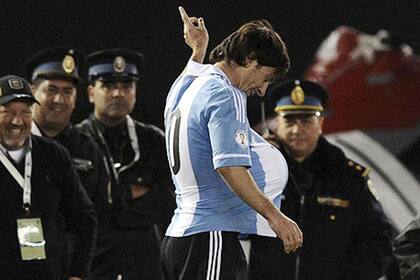 El festejo con dedicatoria con la camiseta argentina