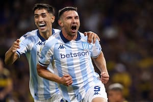 Maravilla Martínez rompió el maleficio, marcó de cabeza y Racing le gana a Boca