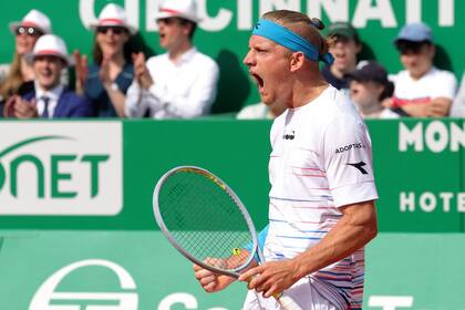 El festejo de Alejandro Davidovich Fokina en el duelo ante Djokovic.