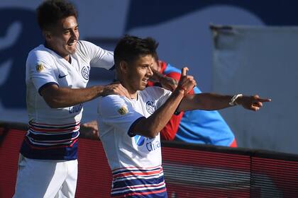 El festejo de Angel Romero, que anotó el 1-0 para San Lorenzo ante Argentinos