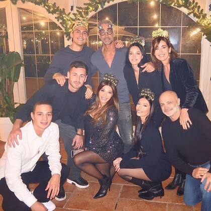 El festejo de Año Nuevo fue en Roma, donde viven, junto a Catherine Fulop, Ova y Tiziana Sabatini, que estuvo junto a su novio, Joaquín Ezcurra