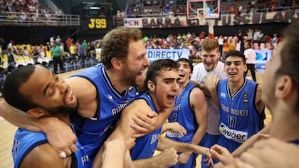 El festejo de Bahía Basket tras clasificarse a la final de la Liga de las Américas