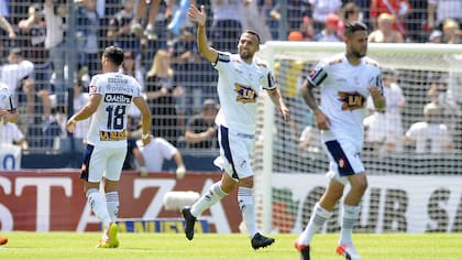 El festejo de Bottino, autor del gol de Quilmes