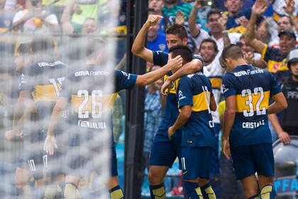 El festejo de Calleri, tras su gol a Rafaela