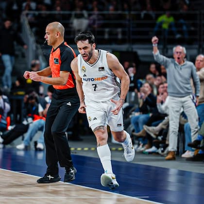 El festejo de Campazzo, figura en el triunfo de Real Madrid sobre Barcelona en la Liga Endesa (@RMBaloncesto)