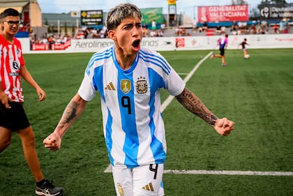 El festejo de Carrizo tras anotar el gol del empate